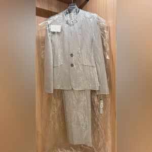 NWT Tahari Elegant Women's Gray Suit